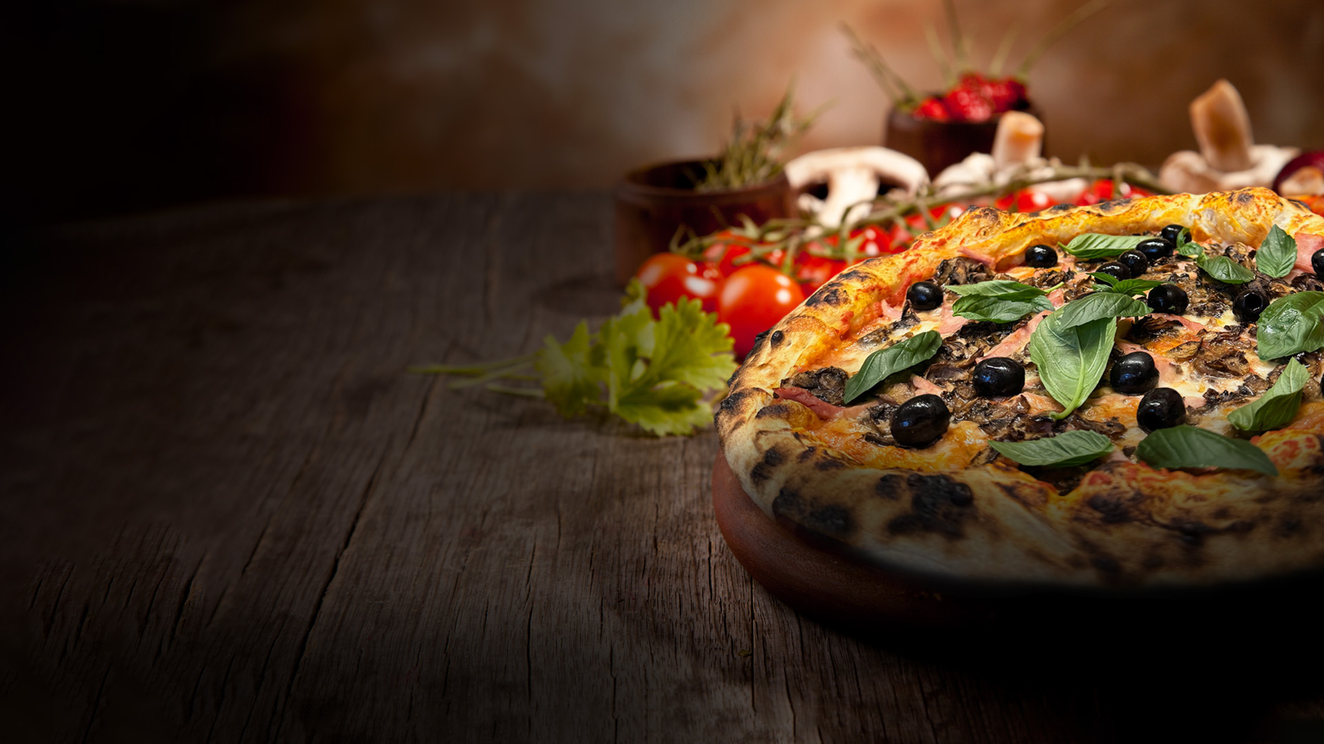 pizza infornata in un forno a legna